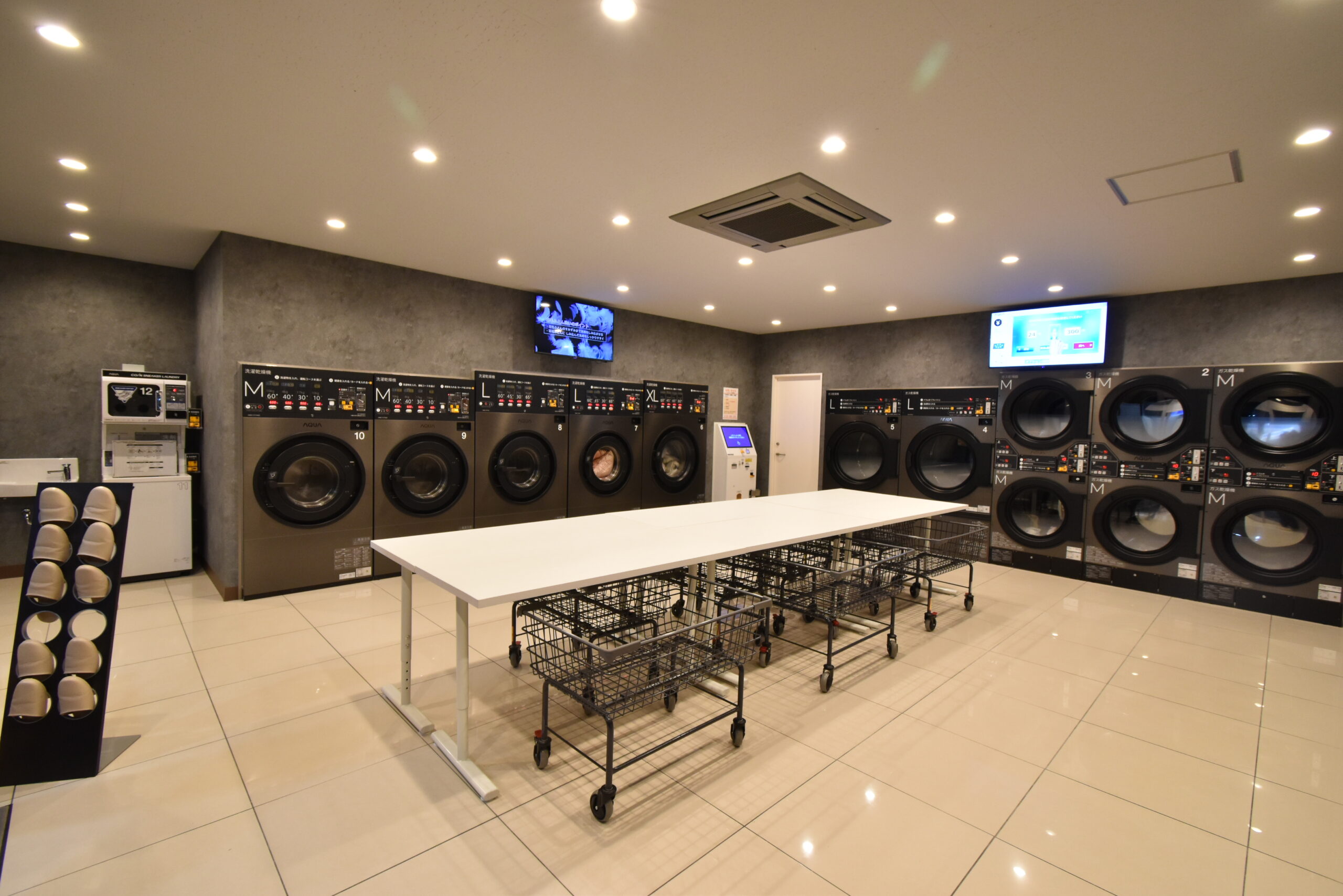 コインランドリーwhitopia高松鶴一店内観